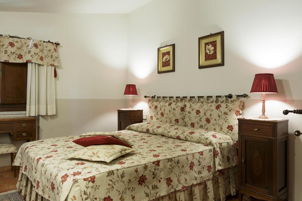 Bosco D'Olmi Country House Bed & Breakfast Sant'Andrea del Garigliano ภายนอก รูปภาพ